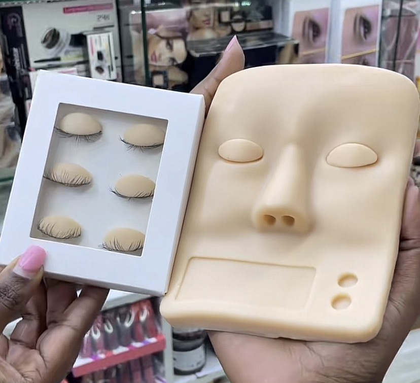 Lashes Dummy
